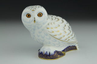 A Royal Crown Derby Imari pattern paperweight Snowy Owl, an exclusive for the Royal Crown Derby Collector's Guild with gold stopper 4" 