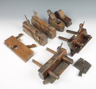 5 wooden and brass moulding planes, 2 wooden smoothing planes and 2 other wooden planes 