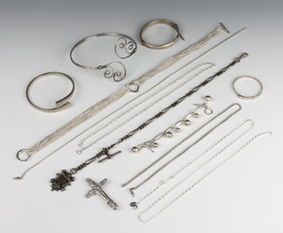 A quantity of silver jewellery 257 grams 