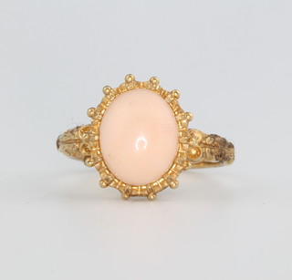 A 9ct yellow gold cabuchon cut coral ring size O