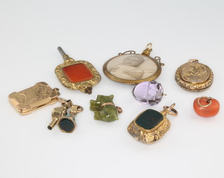 A carved hardstone pendant and minor jewellery