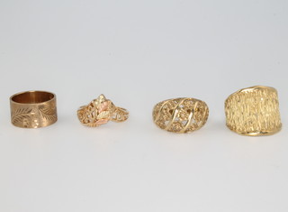 Four 9ct yellow gold rings size Q