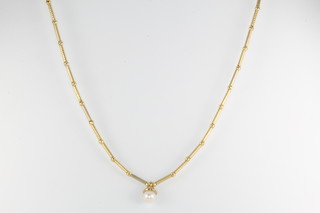A 9ct yellow gold and cultured pearl necklace, 10 grams