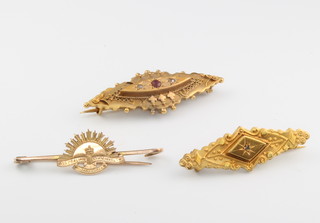 Three 9ct yellow gold brooches 6.8 grams