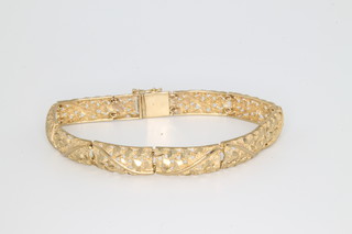 A 9ct yellow gold bracelet 10 grams