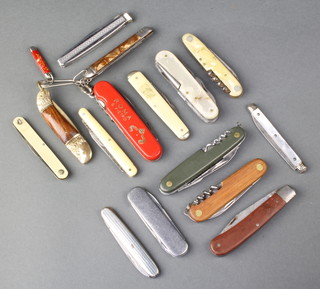 16 assorted knives, including a smokers knife and a Victorinox Lobster pattern knife