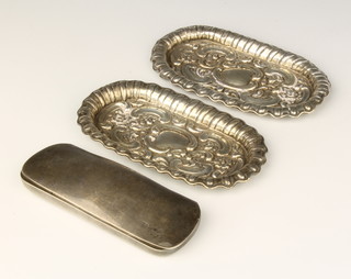 A silver spectacle case Birmingham 1926 together with a pair of repousse silver pin trays Birmingham 1904, gross weight 106 grams 
