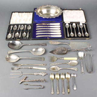 Two cased sets of silver teaspoons Birmingham 1930 and Sheffield 1945, 180 grams and minor plated items