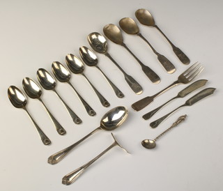 A set of 6 silver coffee spoons with shell ends, Sheffield 1942, minor flatware, 180 grams