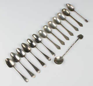A matched set of Georgian silver tea spoons, 6 other teaspoons and 2 other spoons, 146 grams