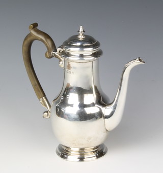 A Queen Anne style silver coffee pot, London 1955 with fruitwood handle, gross weight 21 ozs