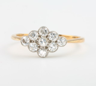 An 18ct yellow gold 9 stone diamond ring, approx 0.9ct, size S 1/2