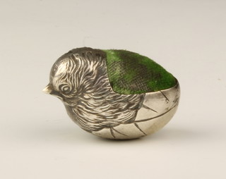 An Edwardian novelty silver pin cushion in the form of a chick, Chester 1908 1"