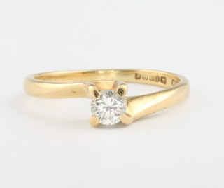 An 18ct yellow gold single stone diamond ring n a fancy setting, approx 0.33ct, size N 1/2
