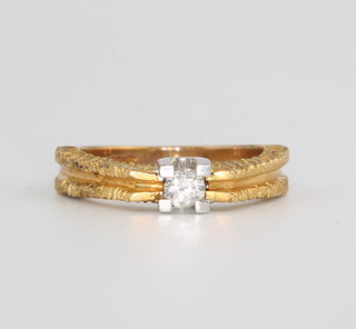 An 18ct yellow gold single stone diamond ring approx. 0.20ct size M 1/2