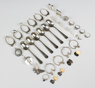 A pair of silver earrings and minor silver jewellery