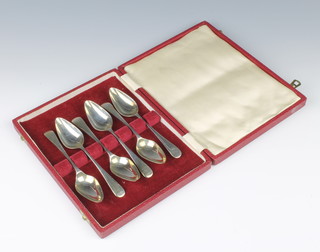 A set of six silver grapefruit spoons, Sheffield 1966, 116 grams