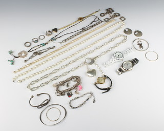 A silver flat link bracelet and minor jewellery, 76 grams