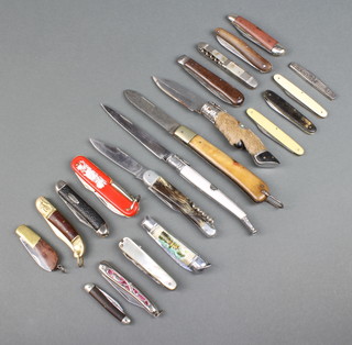 20 assorted knives including multi-blade knife