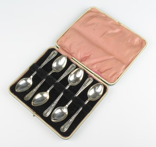 A set of 6 silver coffee spoons Sheffield 1924 39 grams, cased