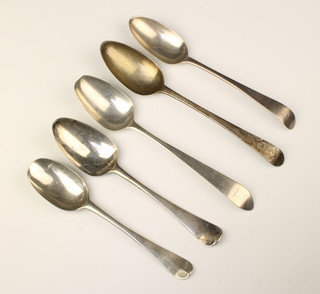 A George III silver tablespoon, Newcastle and 4 other tablespoons, 319 grams