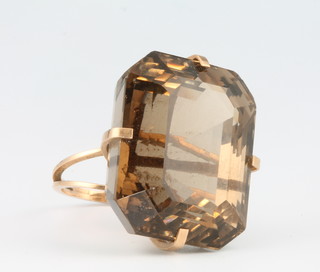 A yellow gold smoky quartz dress ring size P 