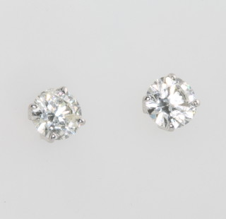  A pair of 18ct white gold single stone diamonds ear studs, approx 1.0ct
