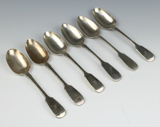 A matched set of 6 Victorian silver dessert spoons, mixed dates, 300 grams