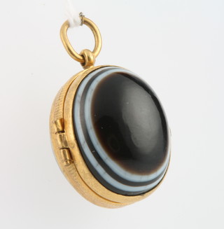 A Victorian agate and gilt oval cabochon cut locket