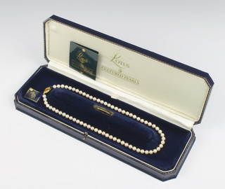A cultured pearl necklace with 9ct yellow gold clasp 40cm 
