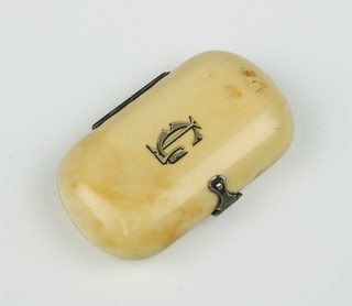 An Edwardian ivory purse with engraved monogram 7cm x 4cm 