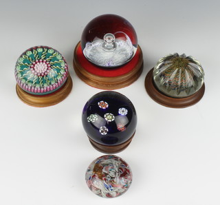 2 Victorian paperweights together with 2 Selkirk glass paperweights and a Crieff paperweight 