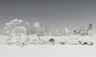 Eight various miniature Swarovski figures including elephant, pig, cat, duck (feet f and r), 2 rabbits (f), mouse (f), 2 other glass figures and 2 glass sculptures 