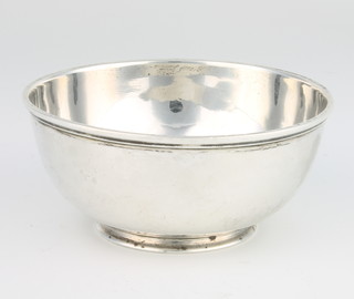 A Victorian silver bowl London 1885, 105 grams, 10cm
