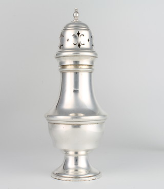 A sterling silver shaker of vase form, 149 grams, 19cm 