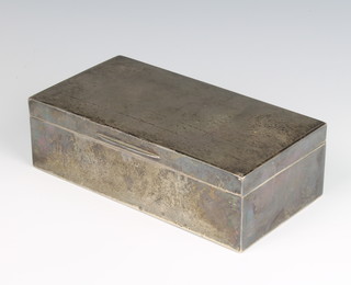 A rectangular silver engine turned cigarette box, London 1960, 5cm x 17cm x 9cm 