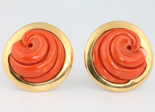 A pair of vintage 18ct yellow gold ear clips with carved whorl coral mounts 30mm