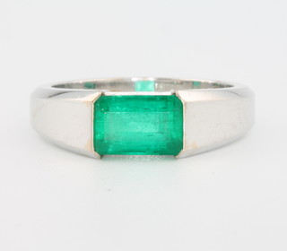 Petochi An 18ct white gold baguette cut emerald ring, the stone approx. 1.66ct, size N 1/2