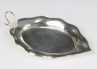 An Edwardian silver leaf shaped dish London 1901, 17cm, 78 grams 