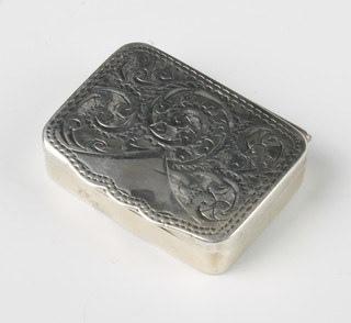 An Edwardian silver rectangular box with chased scrolled decoration London 1907 32mm 