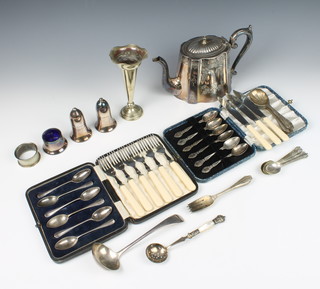 A cased set of 6 silver teaspoons Sheffield 1923, 65 grams and minor plated items