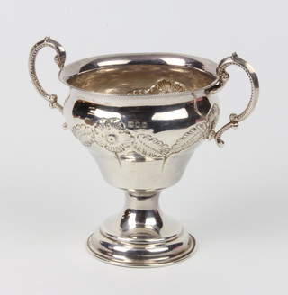 A repousse silver 2 handled cup with floral decoration and scroll handles London 1919 178 grams, 13cm 