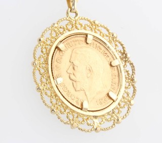 A 1915 half sovereign in a 9ct yellow gold mount 