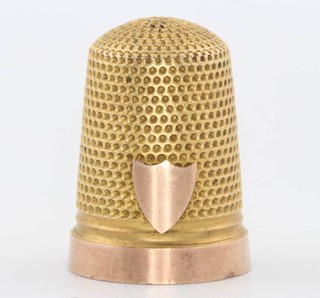 A 9ct yellow gold engine turned thimble 4.9 grams