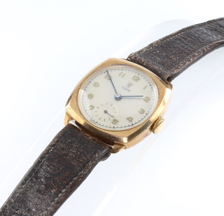 A gentleman's 9ct yellow gold Tudor wristwatch with seconds at 6 o'clock contained in a 27mm case