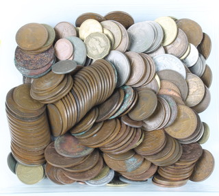 A quantity of mainly UK coins 