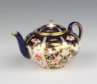 A Royal Crown Derby Imari pattern miniature teapot 5cm 