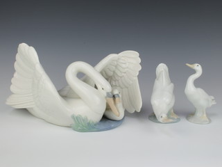 A Nao group of a swan and a cygnet 26cm, 2 Nao figures of geese 
