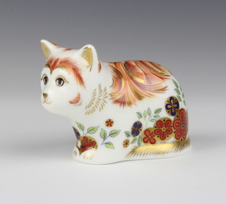 A Royal Crown Derby Imari pattern paperweight Collectors Guild Kitten Spice with gold stopper 7cm  