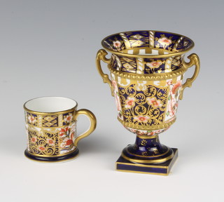 A Royal Crown Derby Imari pattern 2 handled classical urn 10cm and a do. mug 4cm 
